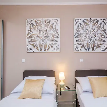 Jelena דוברובניק